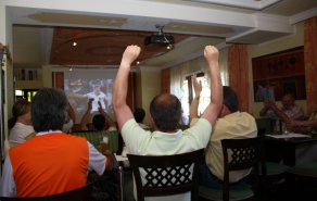 Eine Hochzeit und ein Fussballspiel, Bild 1/1